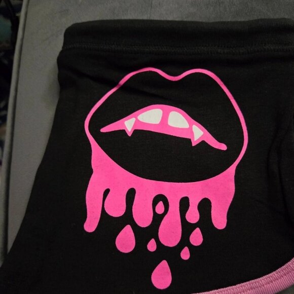 Hot Shorts: Suck it! Vampire Lips Pink/Black *NWT* - Picture 4 of 5